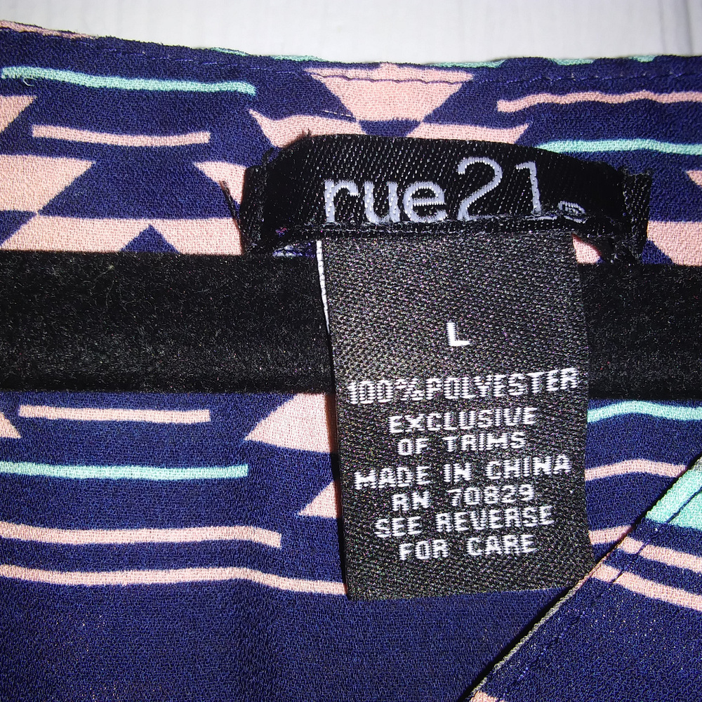 Beautiful Rue21 Top - Picture 6 of 6
